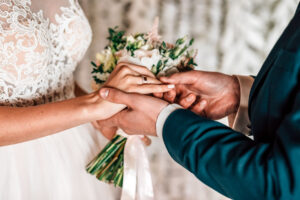 Read more about the article Hochzeitsring: Auf was sollte man beim Kauf achten?